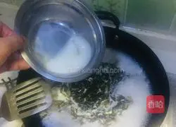 Illustration of how to make seaweed and egg drop soup 6