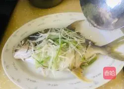 Illustration of how to make steamed golden pomfret 4