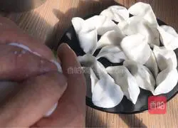 Illustration of how to make leek and egg crystal dumplings 16