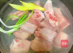 Illustration of how to make pork ribs, yam and carrot soup 3