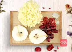 Illustration of how to make Red Date, Snow Pear and Tremella Health Soup 1