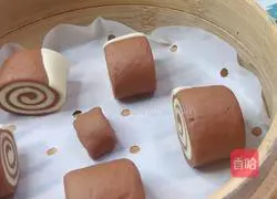 Illustration of how to make two-color steamed bun rolls for baby food supplement 11