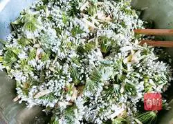 Illustration of home-made pickled chive flowers 6