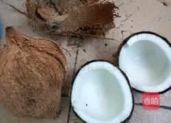 Illustration of how to make freshly squeezed coconut juice 2