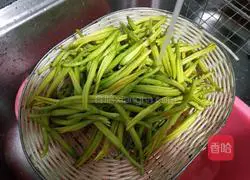 Illustration of how to make cold day lily 2