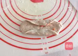 Illustration of how to make Swiss roll buns 10