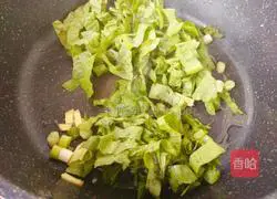 Illustration of how to make lettuce leaves and shrimp rice soup 5