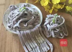 Illustration of how to make purple cabbage hand-rolled noodles 17