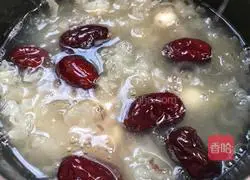 Red dates, lotus seeds, white fungus Illustration of how to make soup 10