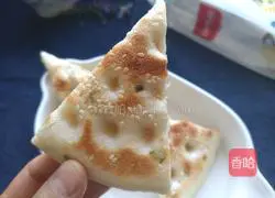 Illustration of how to make scallion-flavored dough pancakes 11