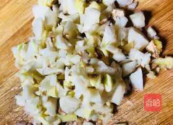 Illustration of how to make cold cucumbers in three minutes 2