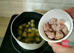 Illustration of how to make carambola and plum soup 5