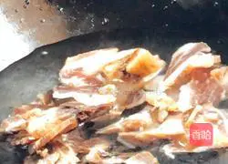 Illustration of how to stir-fry bacon with dried bacon 2