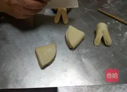 Pig Illustration of how to make hoof steamed buns 10