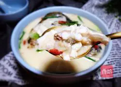 Illustration of how to make wolfberry tofu and fish head soup 11