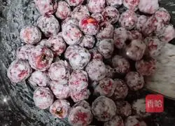 Illustration of how to make snowflake hawthorn balls 7