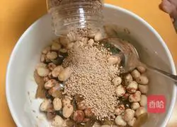 Illustration of how to make brown sugar condensed milk and peanuts 9