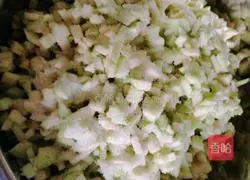 Illustration of how to make eggplant stuffed dumplings 2