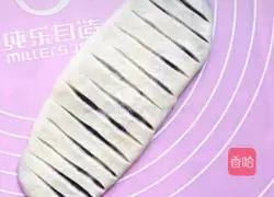 Illustration of making caterpillar bread 4