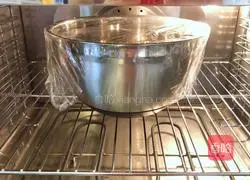 Illustration of how to make red date yogurt and purple sweet potato cake 12