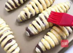 Caterpillar Bread Recipe Illustration 6