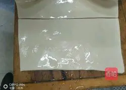 Illustration of how to make milk-flavored large flower rolls 1