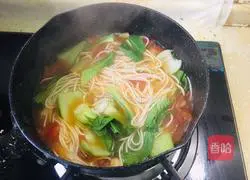 Illustration of how to make tomato and vegetable noodle soup 2