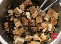 Illustration of how to make mini fried buns 7