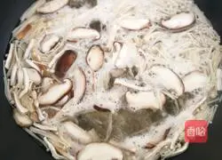 Cucumber and Enoki Mushroom Soup Recipe Illustration 9