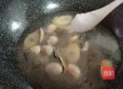 Illustration of how to make water shield soup 5