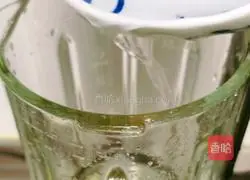 Illustration of how to make peanut soy milk 4