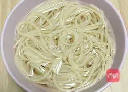 Illustration of how to make creamy mushroom seafood pasta 8