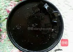 Illustration of how to cook grass jelly with red beans 16