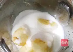 Mango Banana Milkshake Recipe Illustration 5