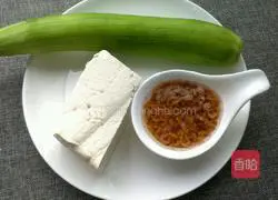 Illustration of how to make glutinous rice and loofah tofu soup 1