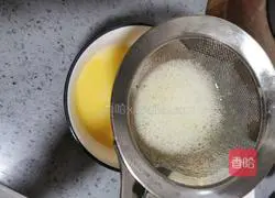 Illustration of how to make steamed eggs with sixty-year-old eggs 7