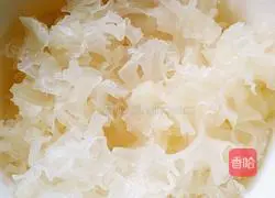 Illustration of how to make rock sugar, white fungus and red date soup 2