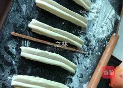 Illustration of how to make alum-free fried dough sticks 3