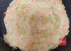 Illustration of how to make carrot and green pepper egg pancake 7