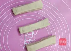 Illustration of how to make crispy fried dough sticks 12