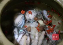 Illustration of how to make fish maw, abalone and chicken feet soup 5