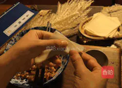 Chicken soup wontons, illustration of how to make the soup base mellow 12