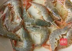 Illustration of how to make salt and pepper prawns 10