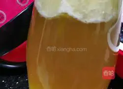 Blueberry Illustration of how to make snow pear juice 3