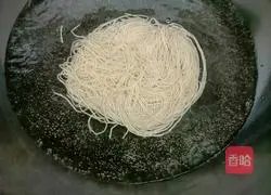 Illustration of how to make fried Yi noodles 3