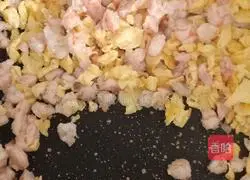 Illustration of how to make three fresh buns 3