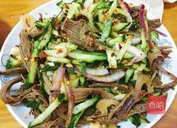 Illustration of tearing pig heart by hand 6