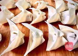 Illustration of making beef stuffed wontons 4