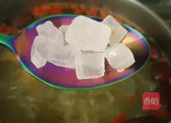 Illustration of how to make red dates, white fungus and rose tea 6