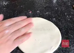 Illustration of how to make sunflower steamed buns 3